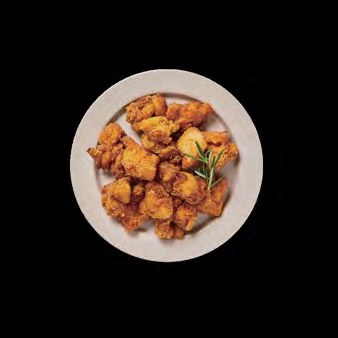 Korean fried chicken, one of the must-try foods in Seoul